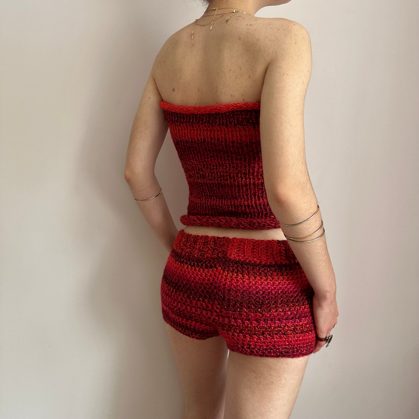 Matching set: ombré red striped crochet shorts and knit bandeau top