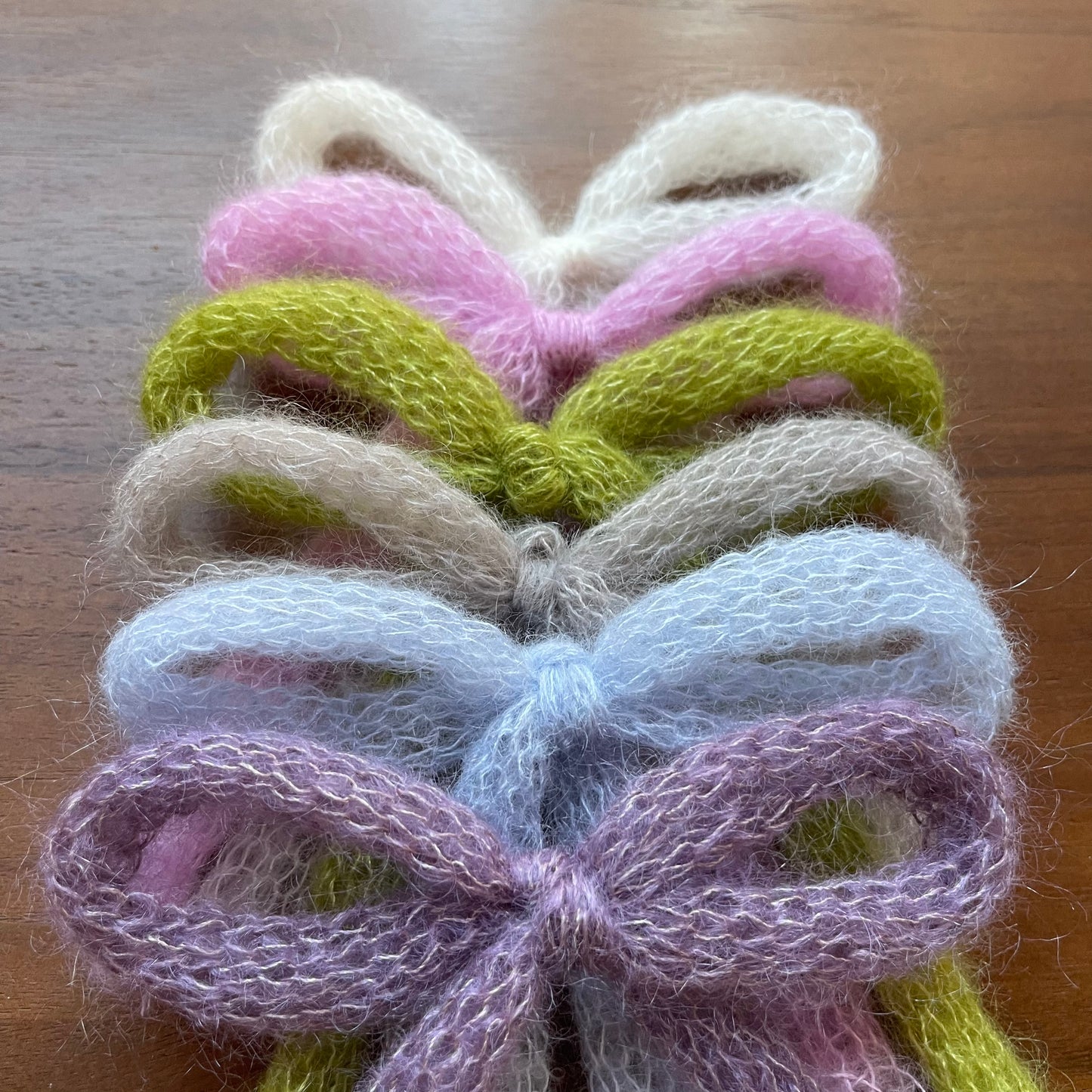 Handmade knitted mohair hair bow (x1)