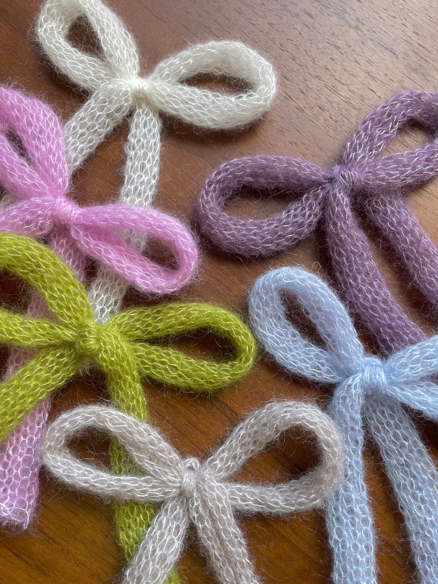 Handmade knitted mohair hair bow (x1)
