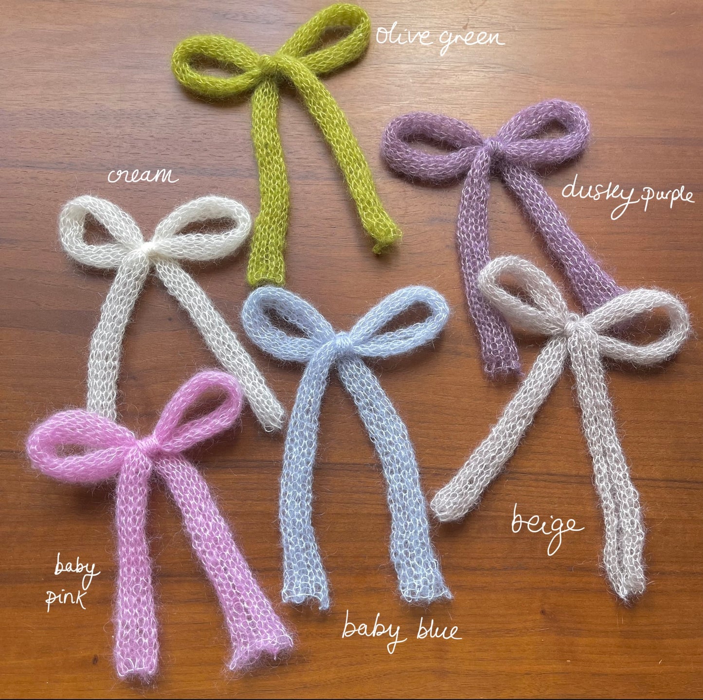 Handmade knitted mohair hair bow (x1)